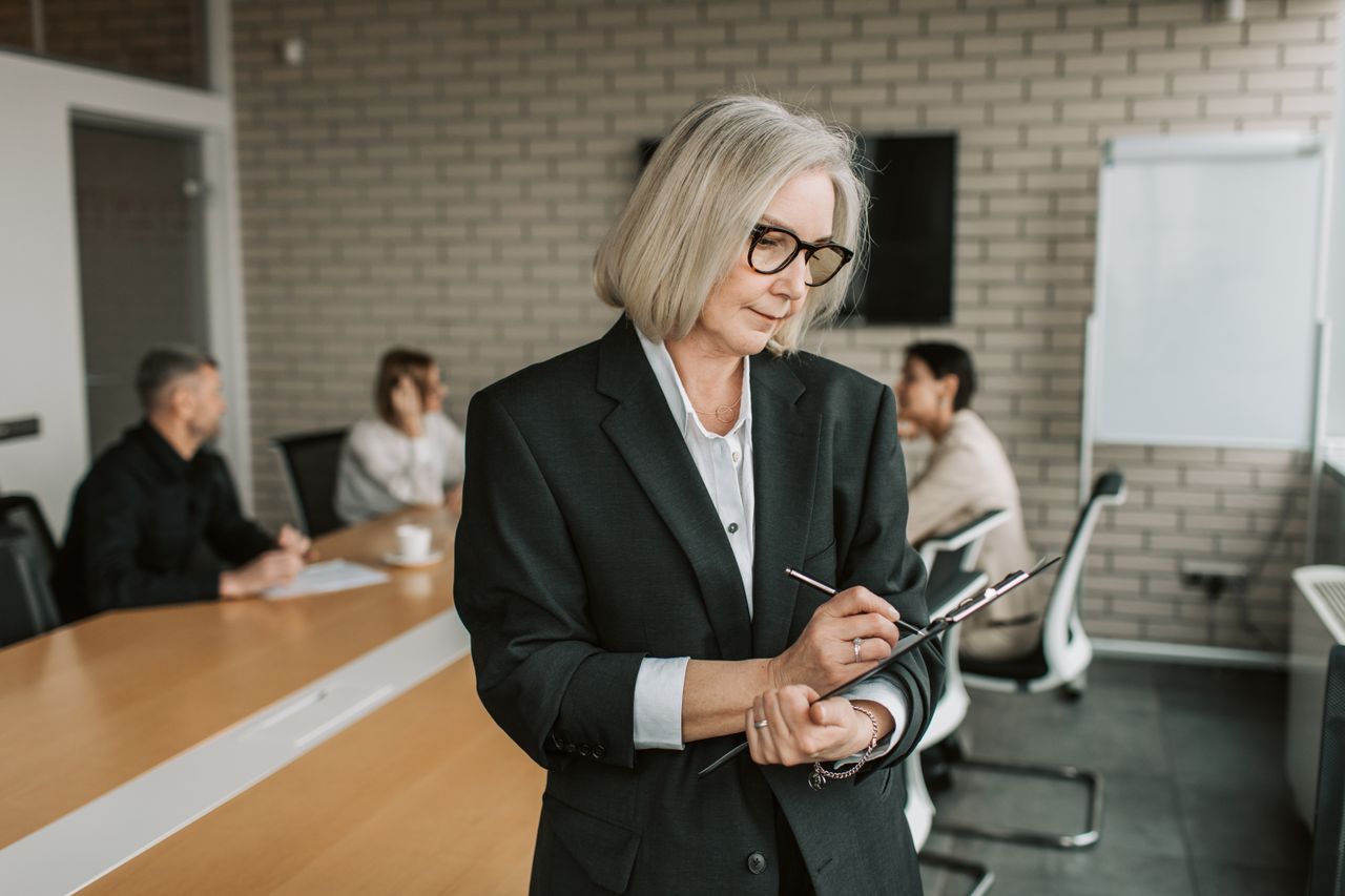 How to Move from a Mid-Level Accountant to a CFO: Key Qualifications You Need