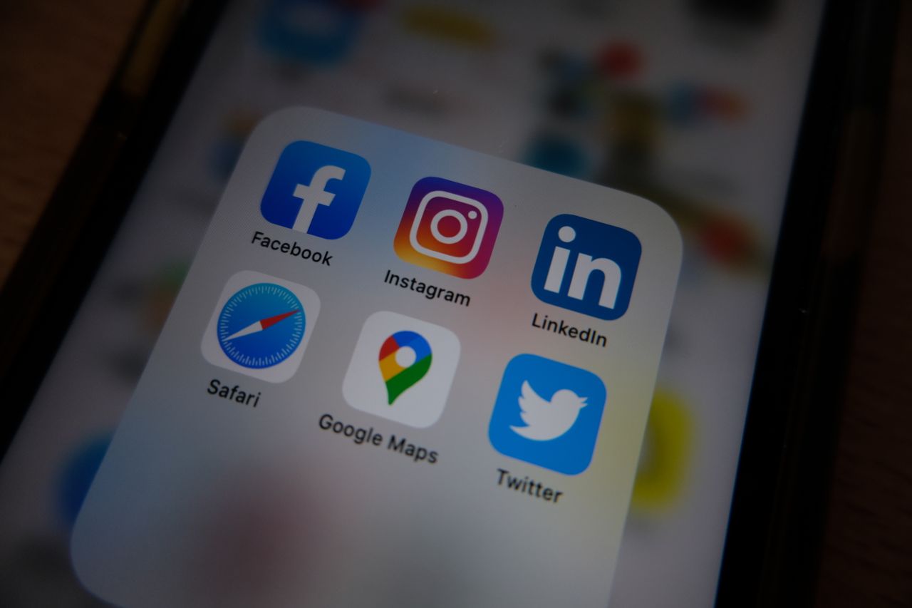 The "No-Reply Needed" Outreach: How to Network with VPs on LinkedIn Without Feeling Transactional